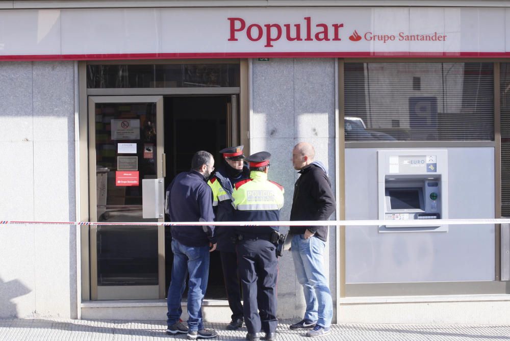 Un home atraca a punta de pistola un banc de la Cellera de Ter