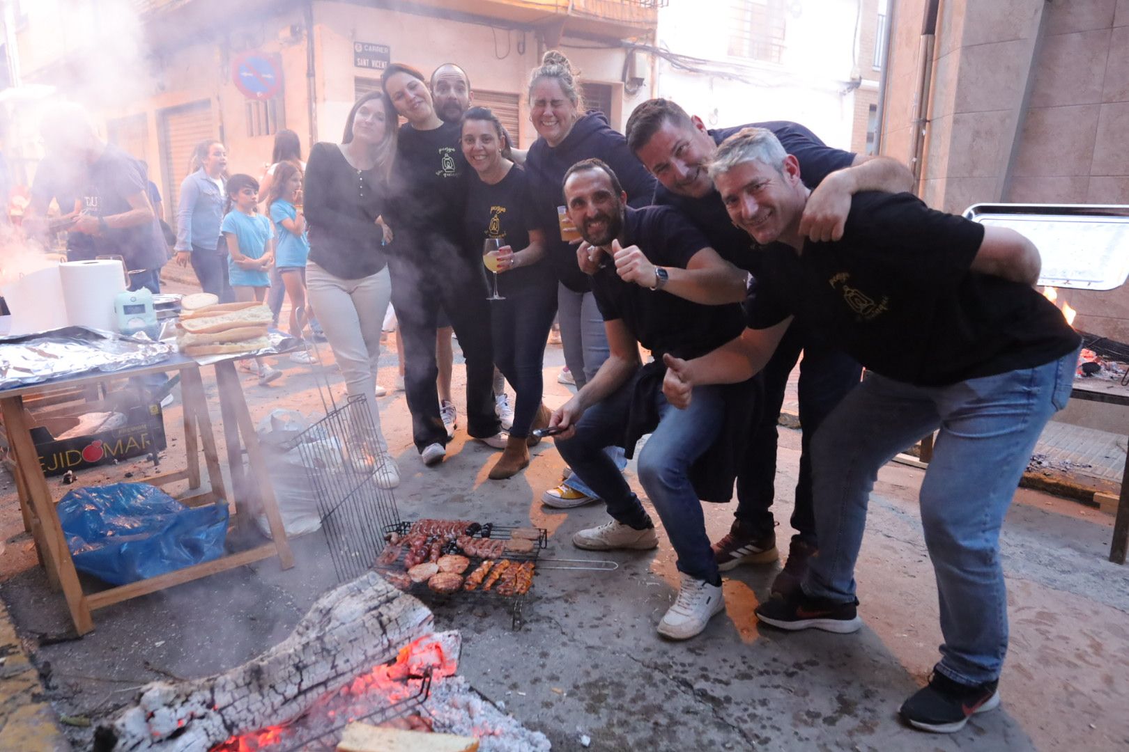 FOTOGALERÍA I Las imágenes de la Nit de la Xulla y del encuentro de elaboración de allioli de las fiestas de Vila-real