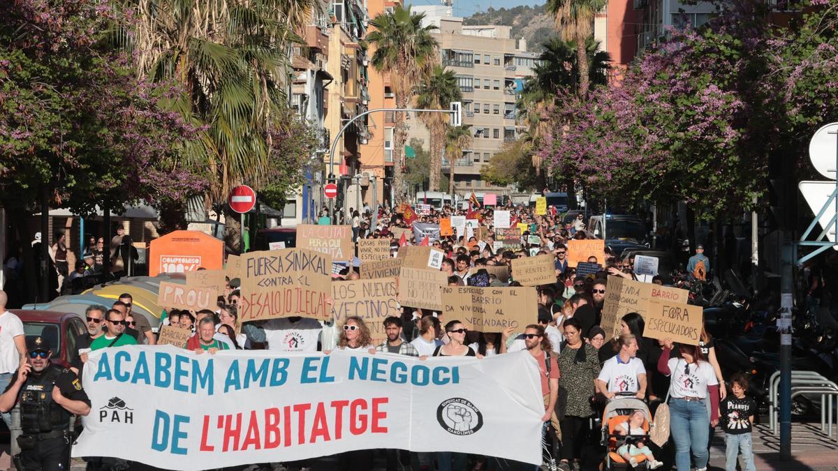Centenares de personas se manifiestan en Alicante por el derecho a la vivienda
