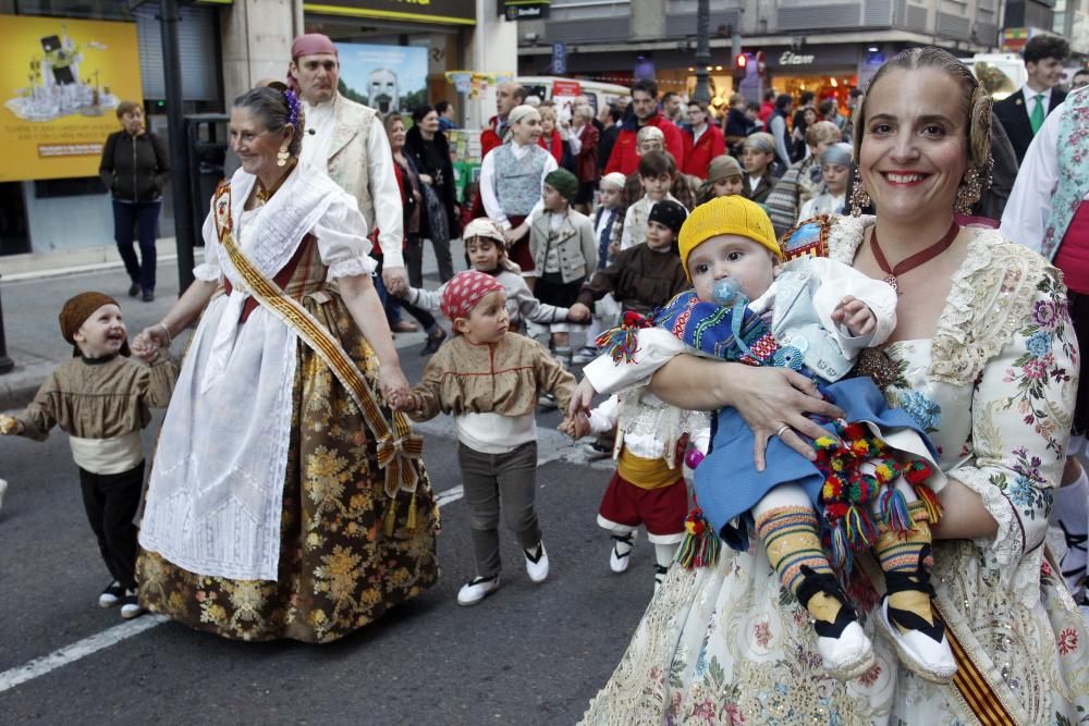 Ambiente fallero en las calles de València