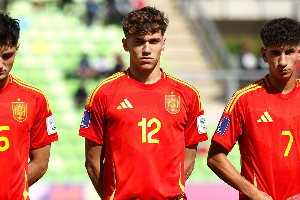 Thiago Pitarch, en un partido con la selección española.