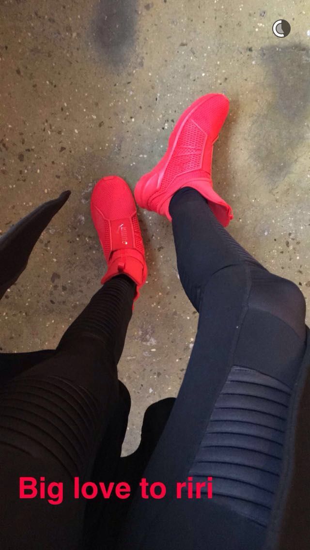 Gigi Hadid muestra en Snapchat las zapatillas diseñadas por Rihanna