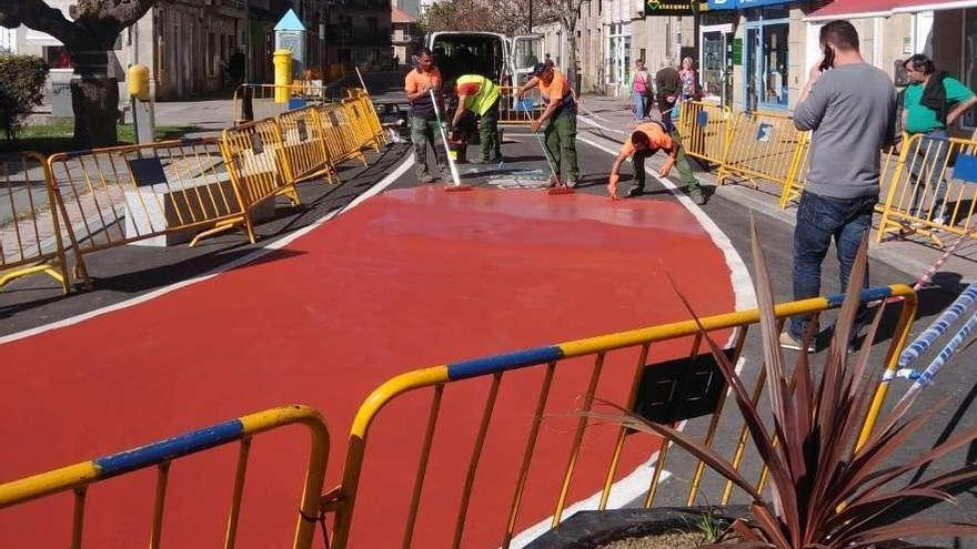 Los operarios han rematado la colocación de &quot;slurry&quot; en Méndez Núñez, transitable desde hoy. // G.Núñez