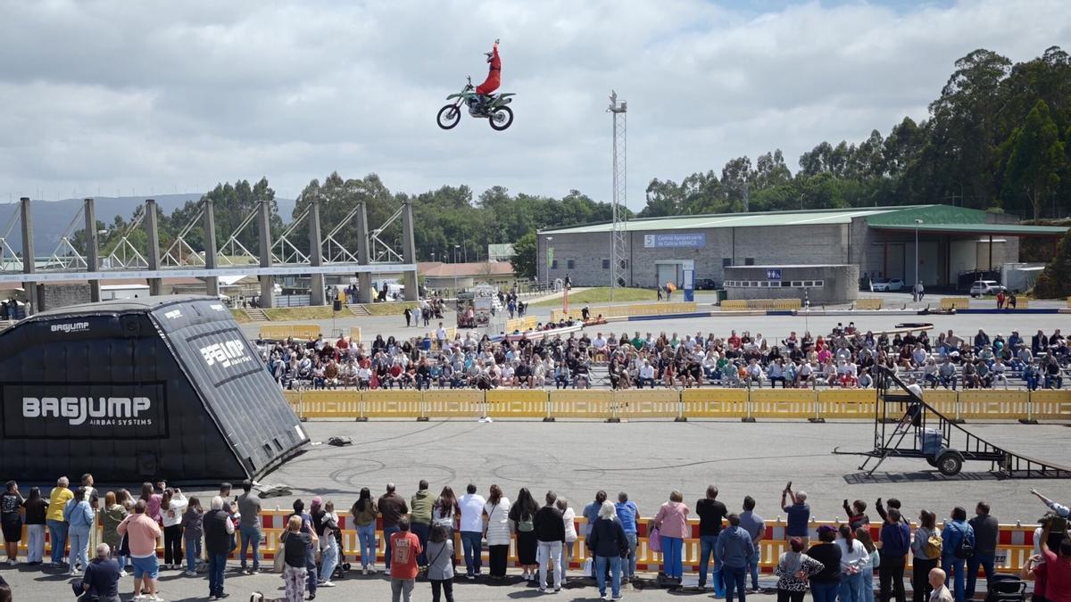 Exhibición de freestyle motocross.
