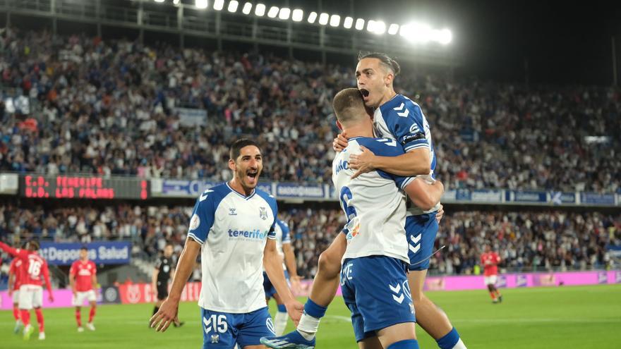 El Tenerife celebra el gol de Amo