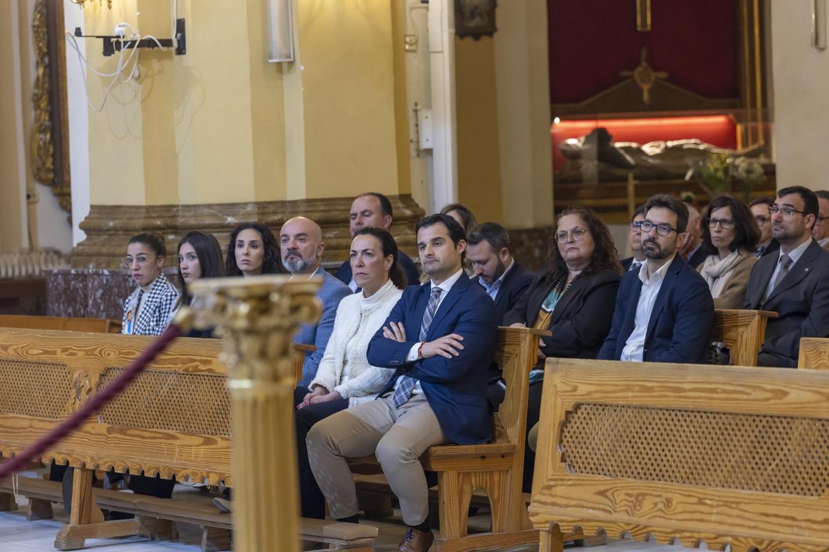 Representantes del Ayuntamiento de Torrevieja durante la charla del obispo
