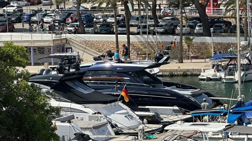 So bedrängte das Beiboot der Yacht "La Luna" ein kleines Boot in der Cala Agulla