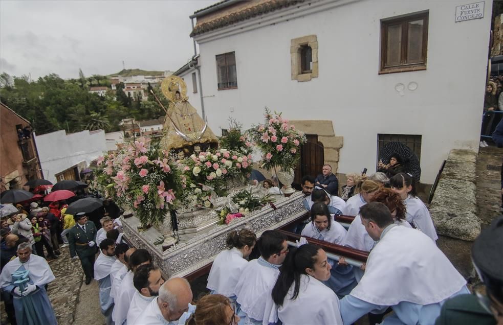 La procesión de Bajada de la Virgen de la Montaña, patrona de Cáceres