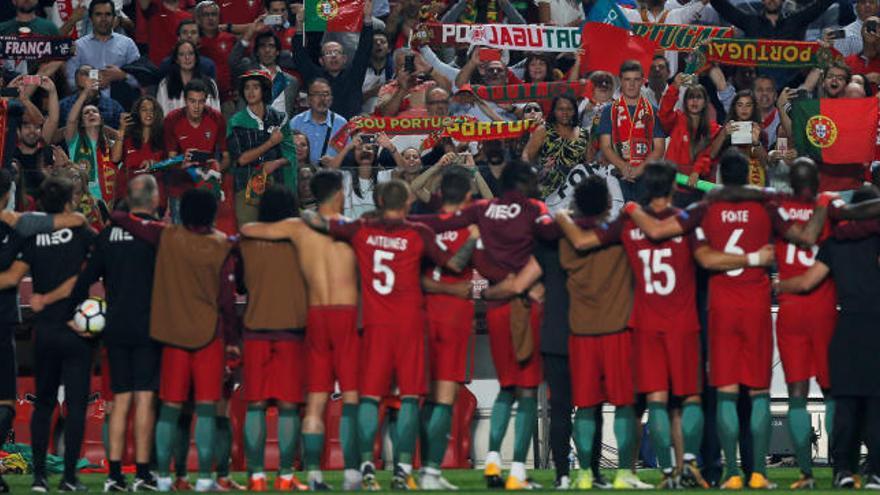 El estadio de La Luz celebró la clasificación para el Mundial entregado a sus jugadores.