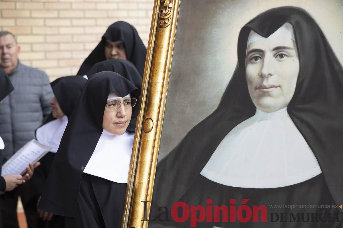 Así ha sido el traslado del cuatro y la reliquia de Santa Teresa de Jornet desde el Asilo hasta la Parroquia de la Concepción en Caravaca
