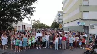 Vecinos del Figueroa se concentran para pedir más seguridad en la calle del atropello de una niña de dos años