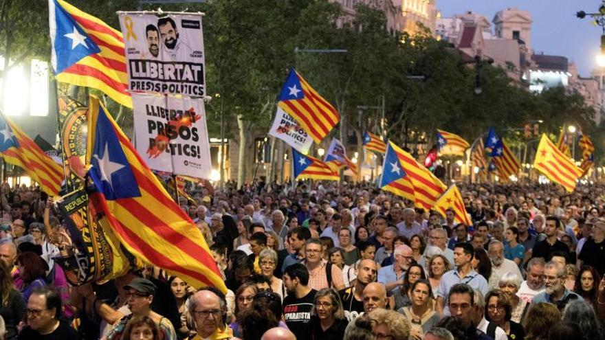 18.000 persones commemoren l&#039;1-O al centre de Barcelona al crit de «Ni oblit ni perdó»