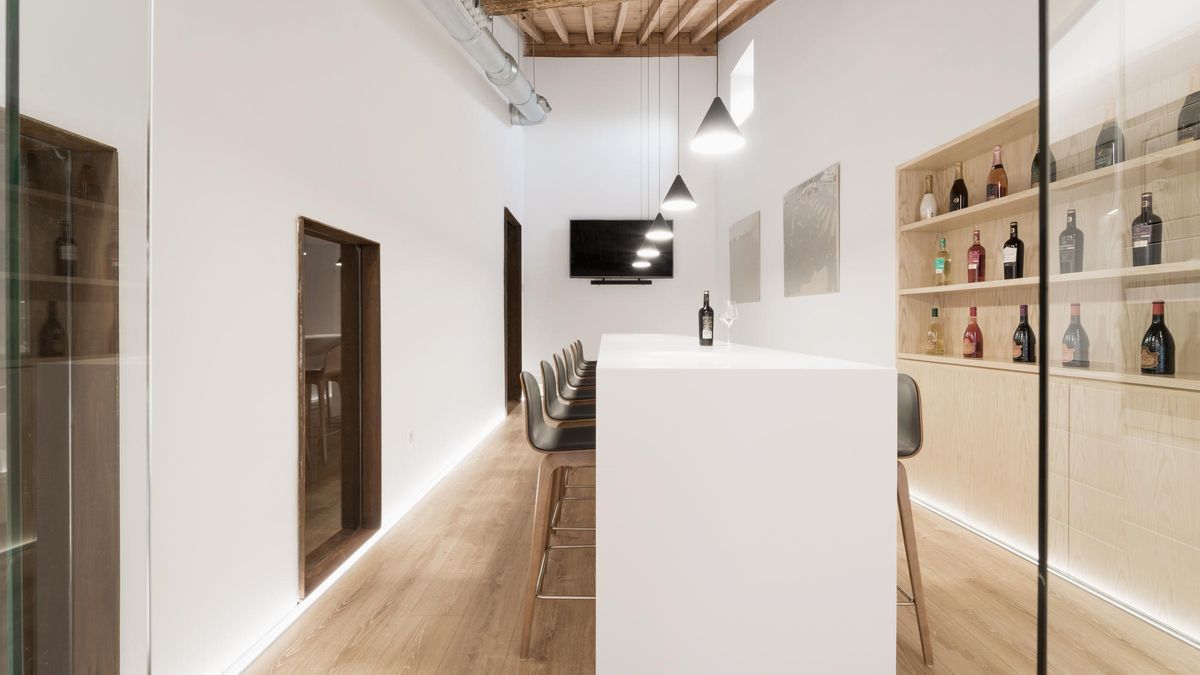 La bodega histórica de Murviedro se encuentra en pleno centro del casco antiguo de Requena. La bodega histórica de Murviedro se encuentra en pleno centro del casco antiguo de Requena.