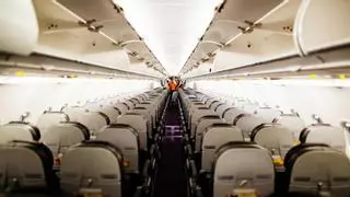 Este es el asiento del avión que debes evitar: las azafatas aconsejan no reservarlo nunca