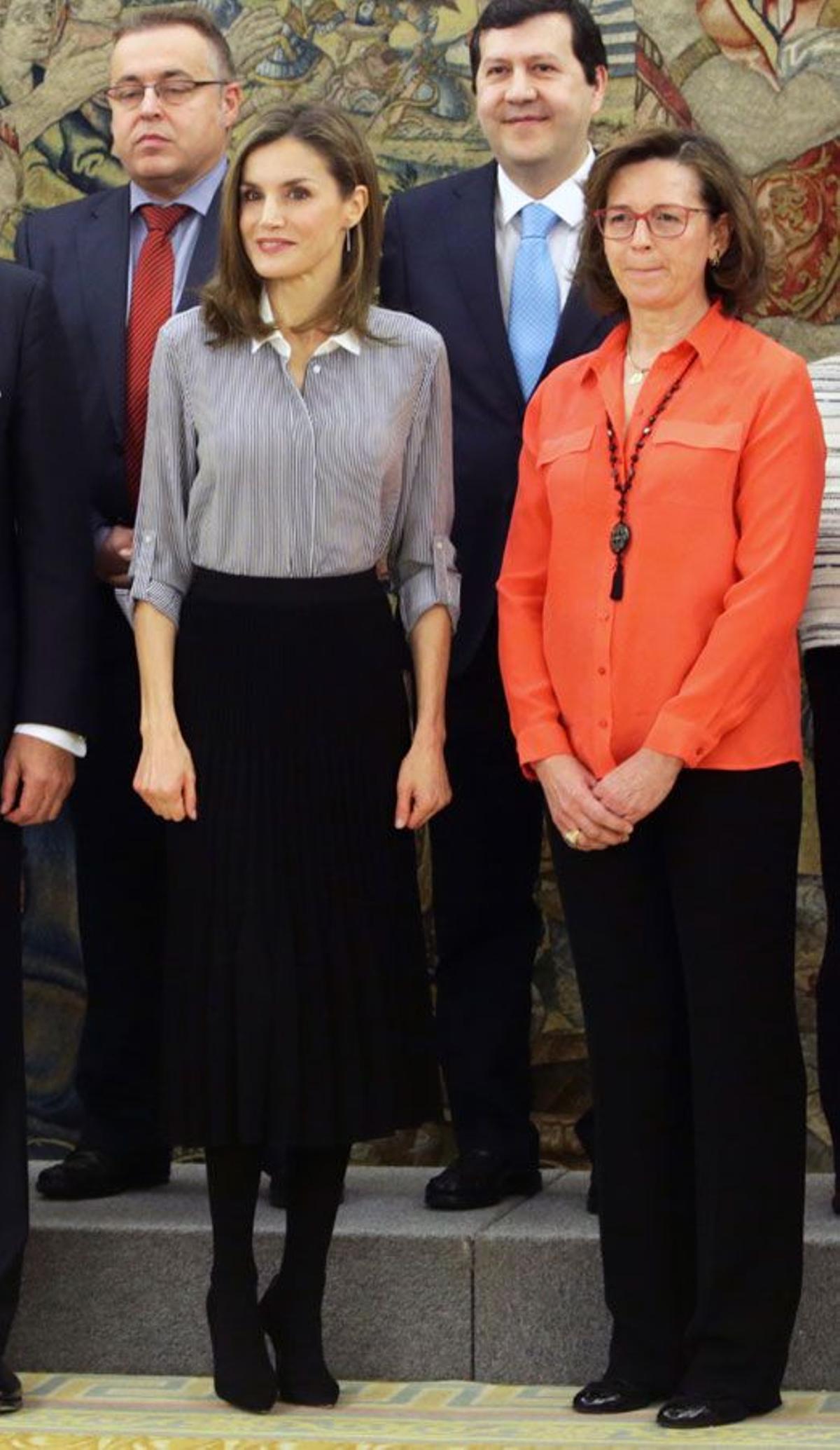 Letizia Ortiz con falda de pliegue acampanada de Hugo Boss