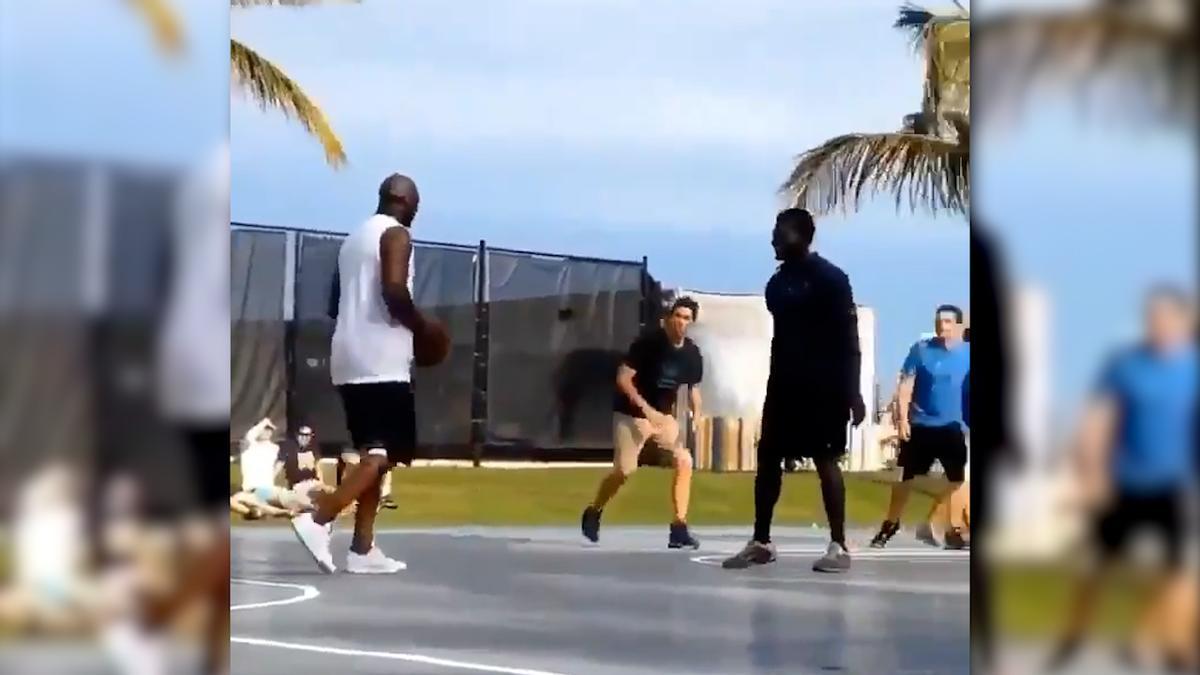 POV: Estás jugando a baloncesto y aparece Michael Jordan para vacilarte
