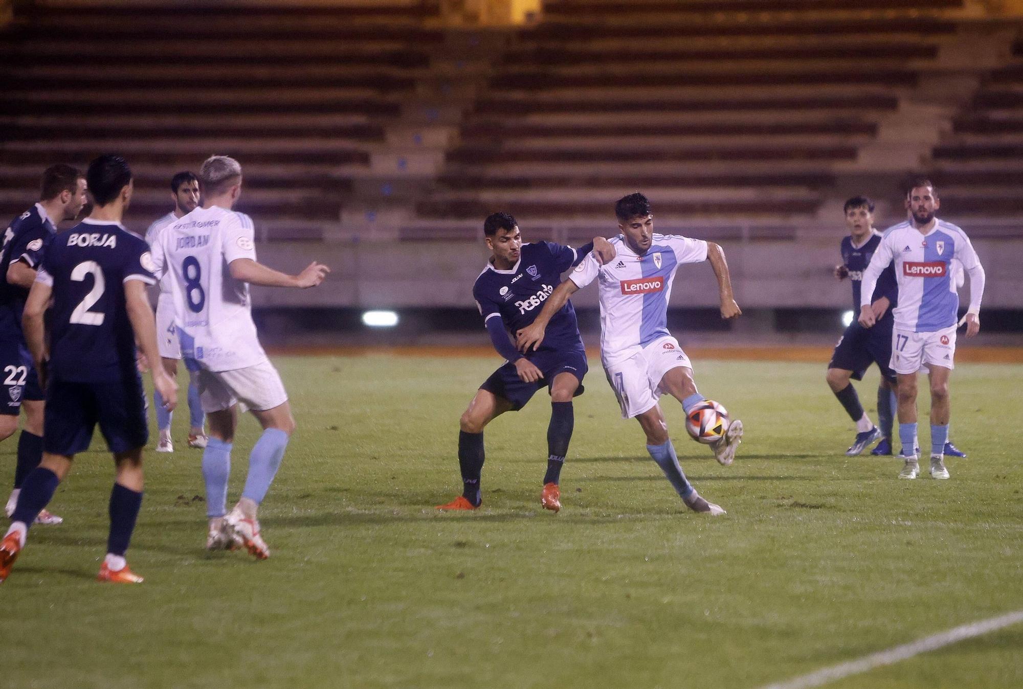 La SD Compostela perdió una gran oportunidad de ponerse cuarto al perder por 0-2 ante el Marino de Luanco. Los de Míchel Alonso encajaron tras apenas 10 minutos en una acción impropia de la defensa santiaguesa en las últimas semanas, mostrando una fragilidad desconcertante que David Grande aprovechó para hacer el 0-1.