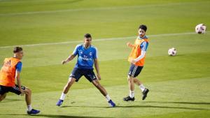 Casemiro (c) ya recuperado de su lesión en el entrenamiento del Madrid en Abu Dabi.