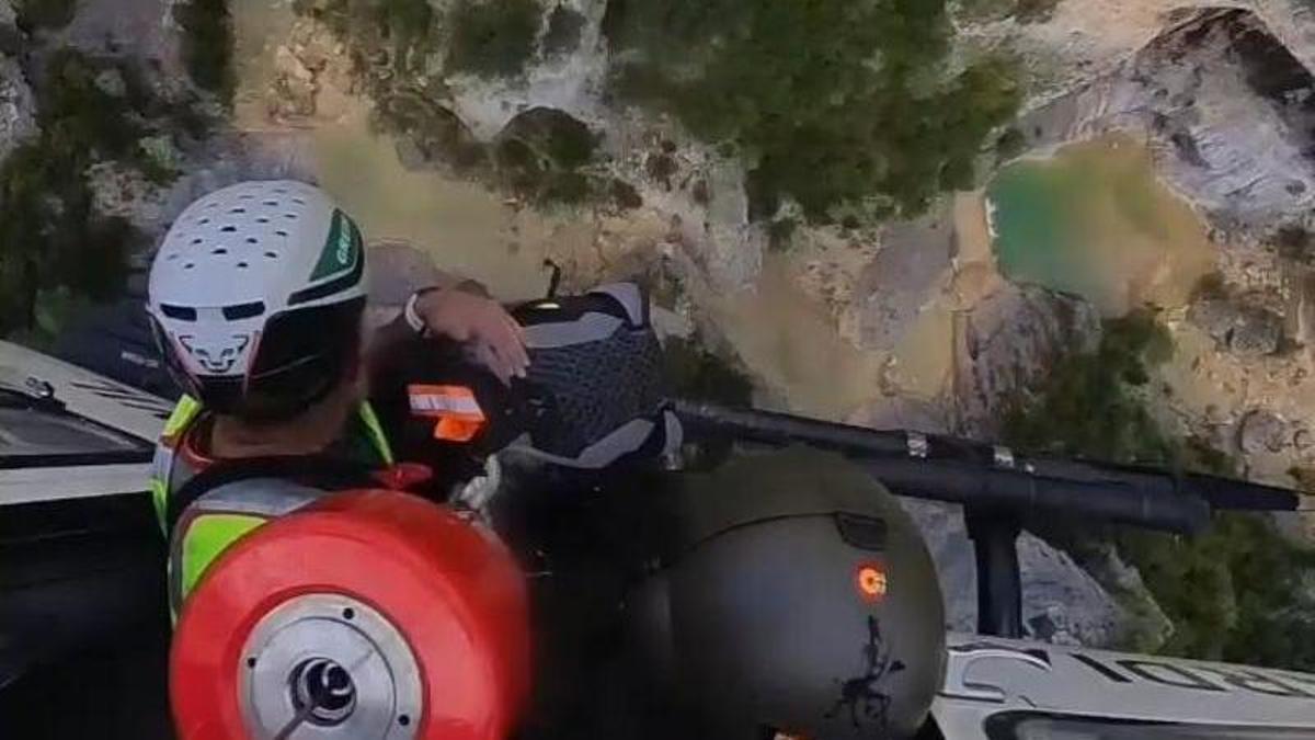 El GREIM y la Unidad Aérea de Huesca rescatan a un barranquista accidentado en el barranco del Mascún.