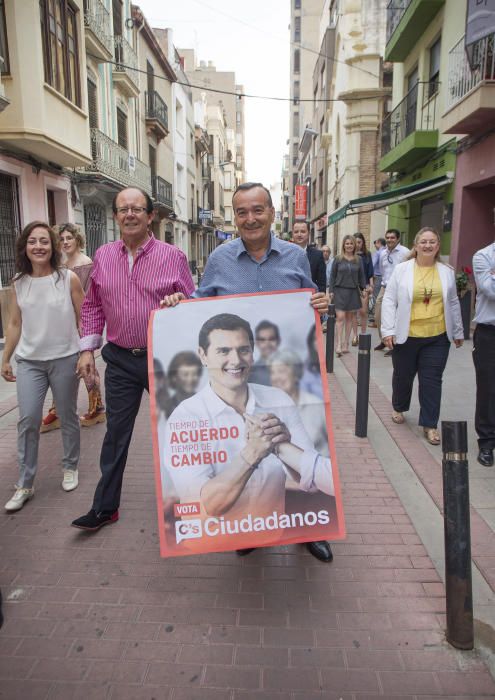 Pegada de carteles electorales en Castelló