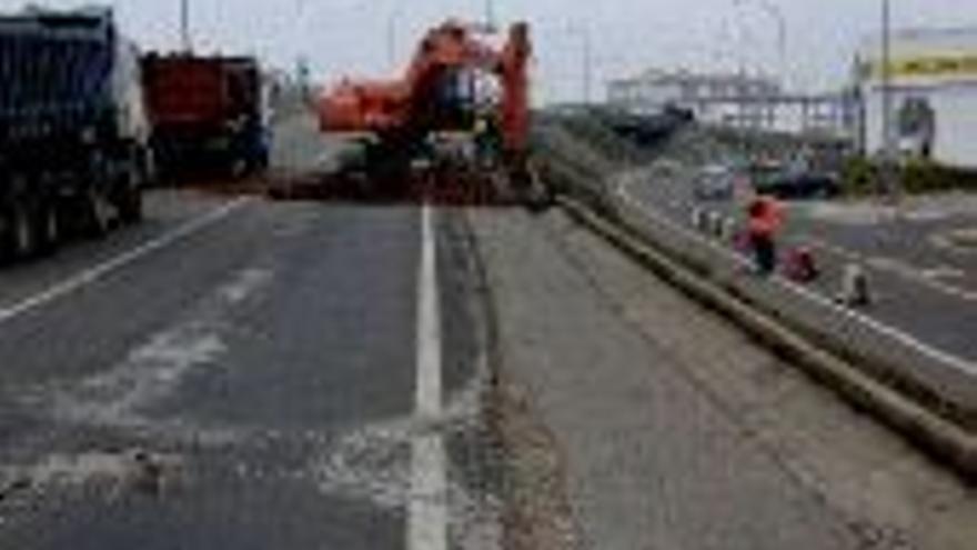 Obras corta el tráfico en el paso elevado del escaléxtric