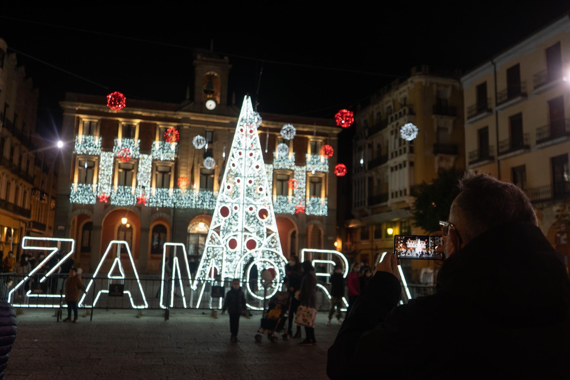 GALERÍA | Ya es Navidad en Zamora, así son las luces de este año - La  Opinión de Zamora