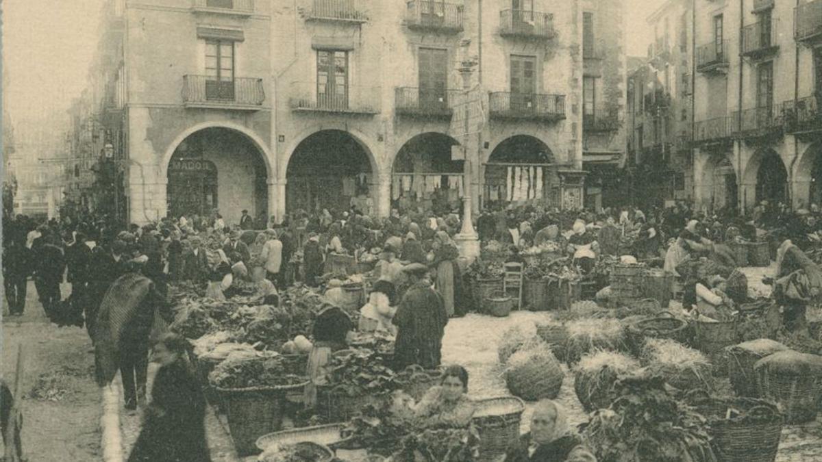 Mercat a la plaça de la Constitució, avui de l’Ajuntament | AMF