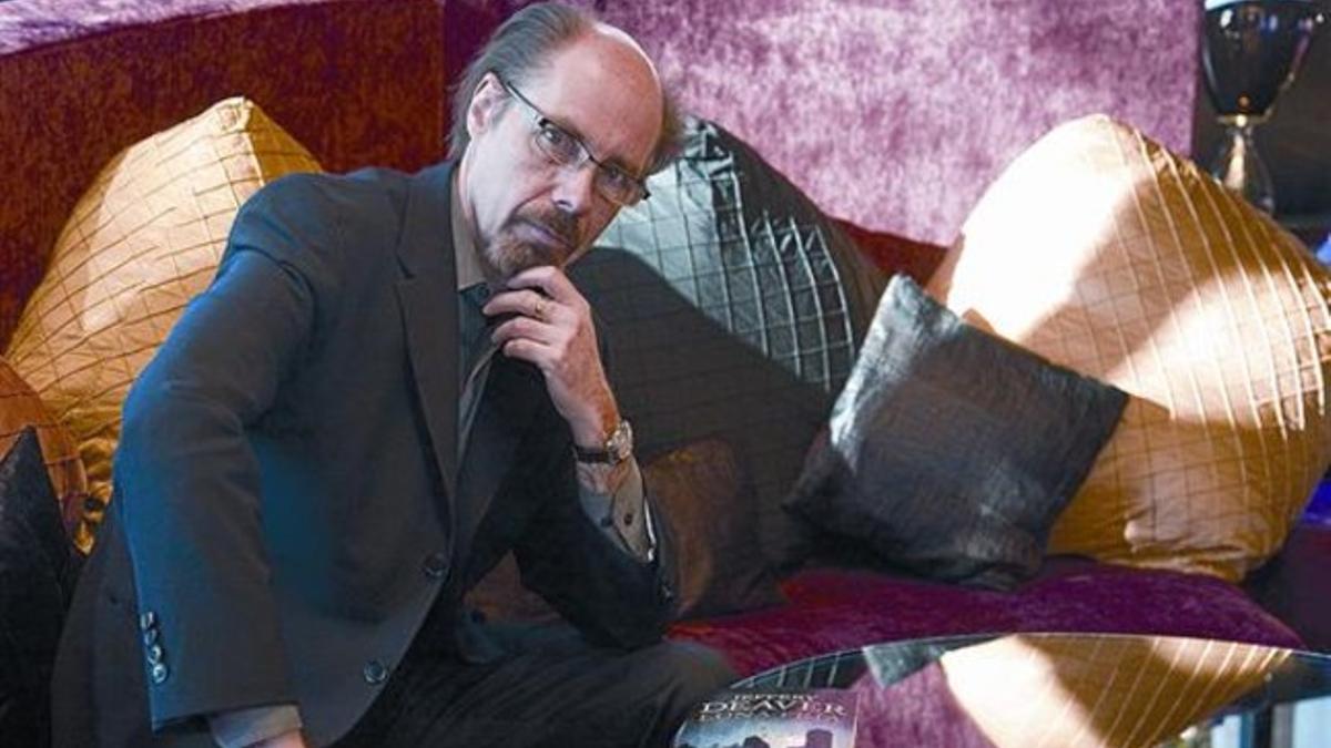 El escritor de 'thrillers' Jeffery Deaver, ayer en el hotel Casa Fuster de Barcelona.