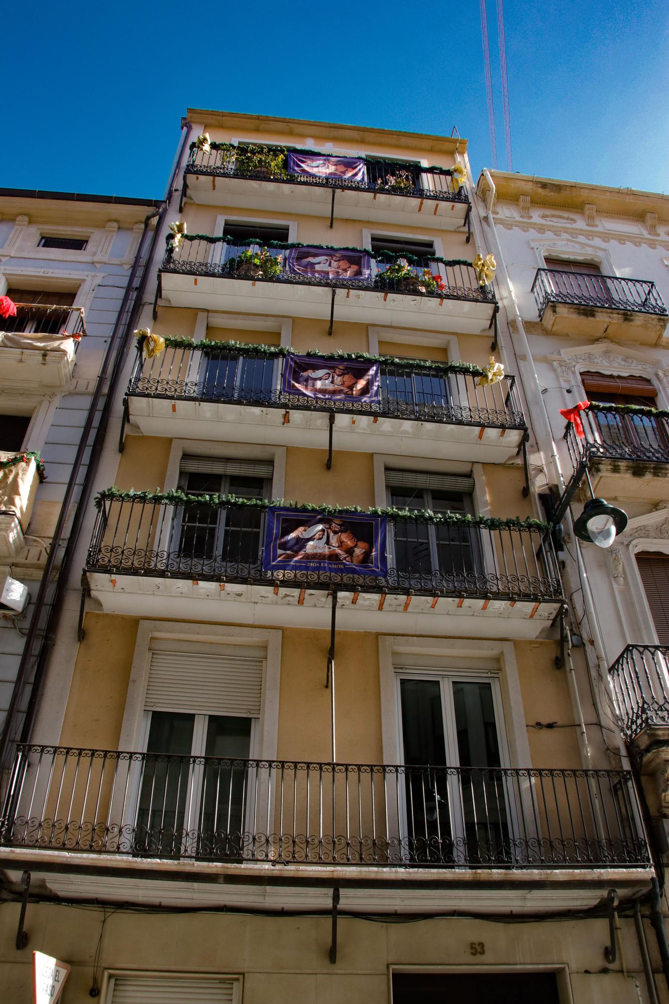 La Navidad se cuela por los balcones de Alcoy