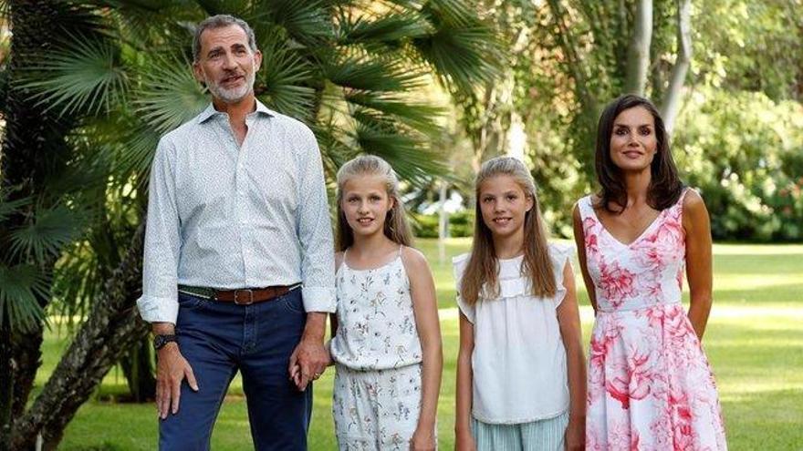 Así ha sido el posado de los Reyes y sus hijas en Palma