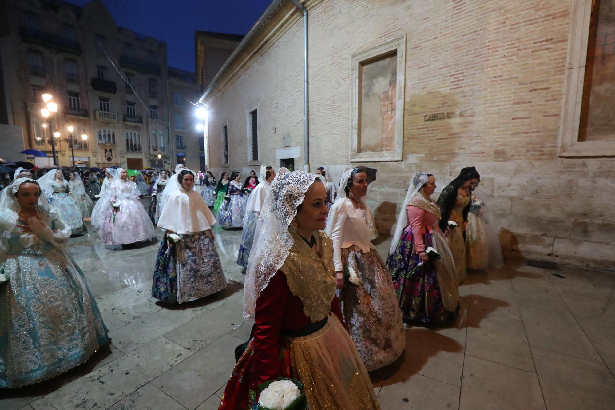 Búscate en el primer día de ofrenda por la calle de la Paz (entre las 19:00 a las 20:00 horas)