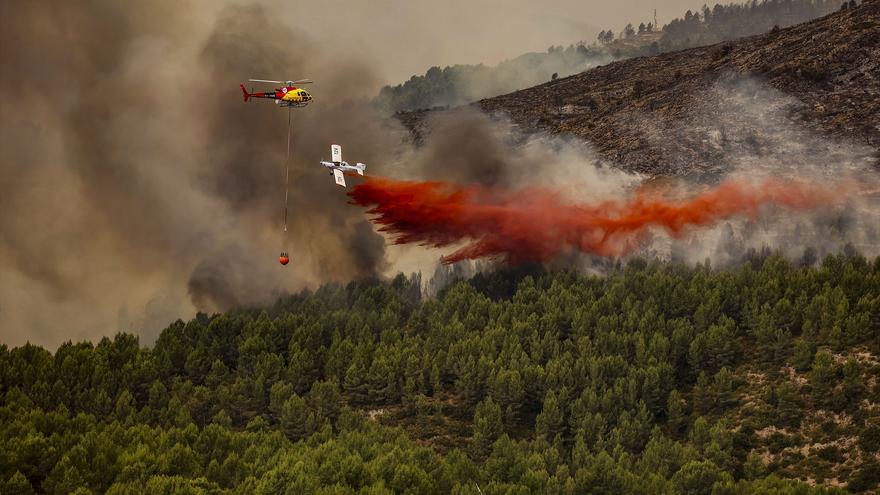 L&#039;incendi de Begís, a Castelló, avança de manera «imparable» després de calcinar prop de 10.000 hectàrees