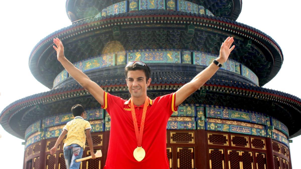 Miguel Ángel López, en el Templo del Cielo tras ganar el oro en Pekín'15
