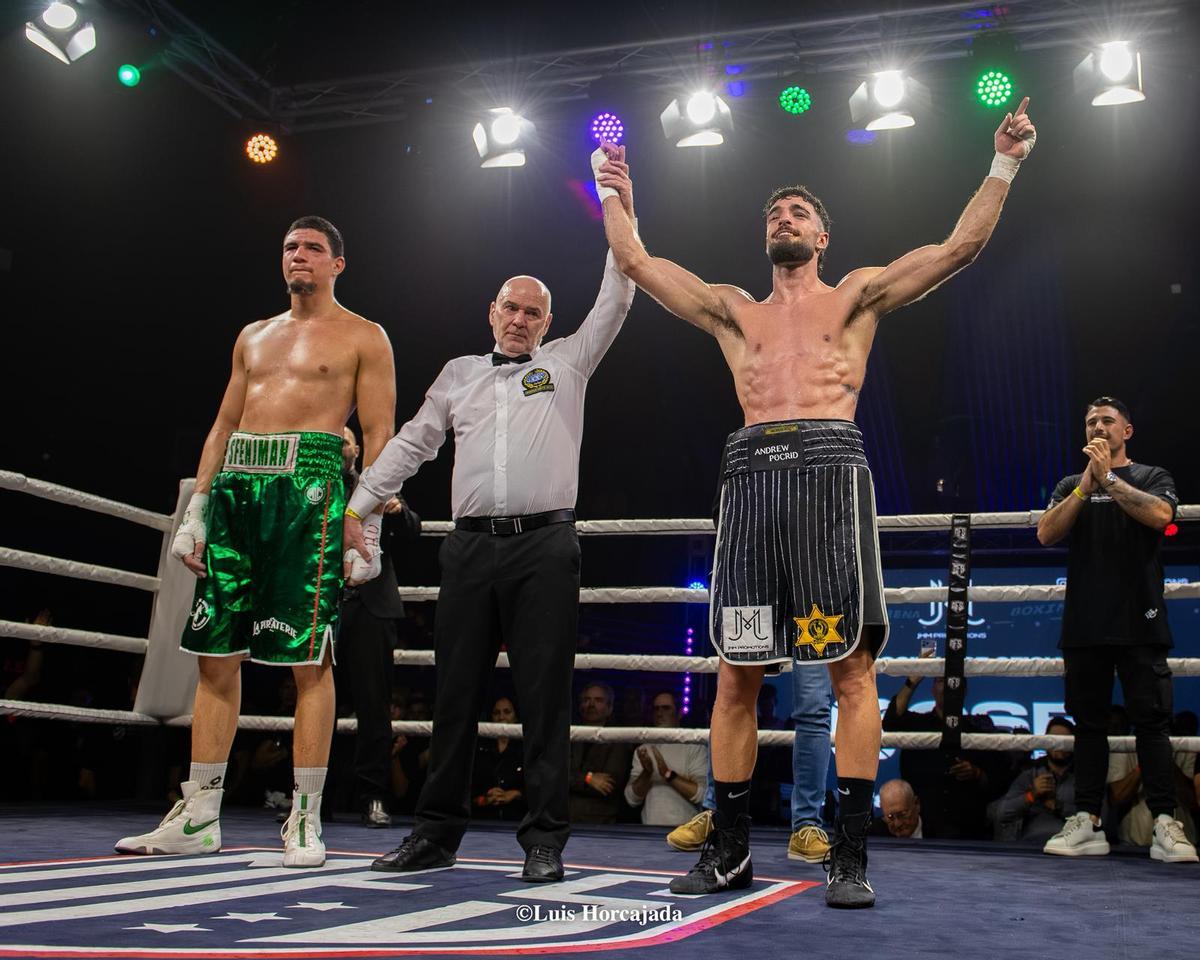 Navarro Jr., a la derecha, celebra una victoria.