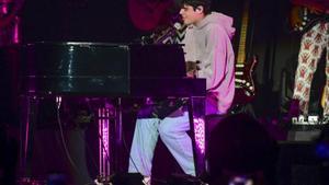 El cantante Iñigo Quintero durante su actuación con motivo del Concierto Cadena 100 en el WiZink Center de Madrid.