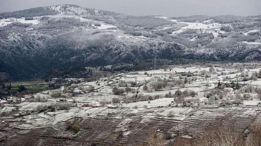 La nieve persiste en las montañas de Ourense. // Brais Lorenzo