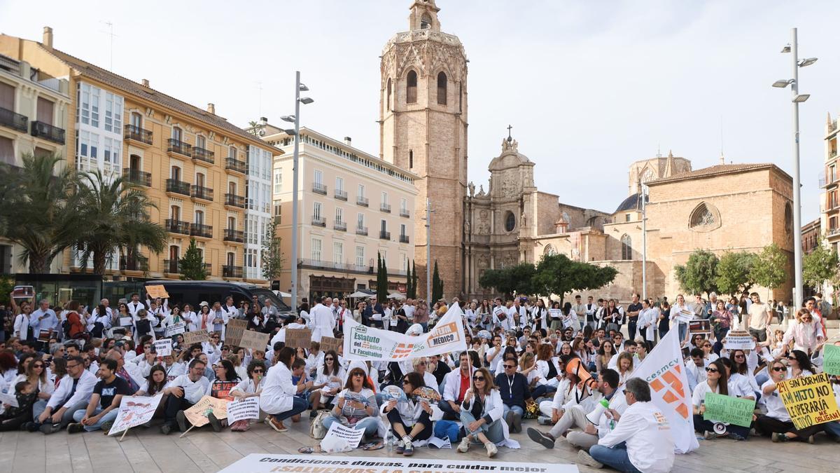 Así ha sido la concentración en València con motivo de la huelga de médicos