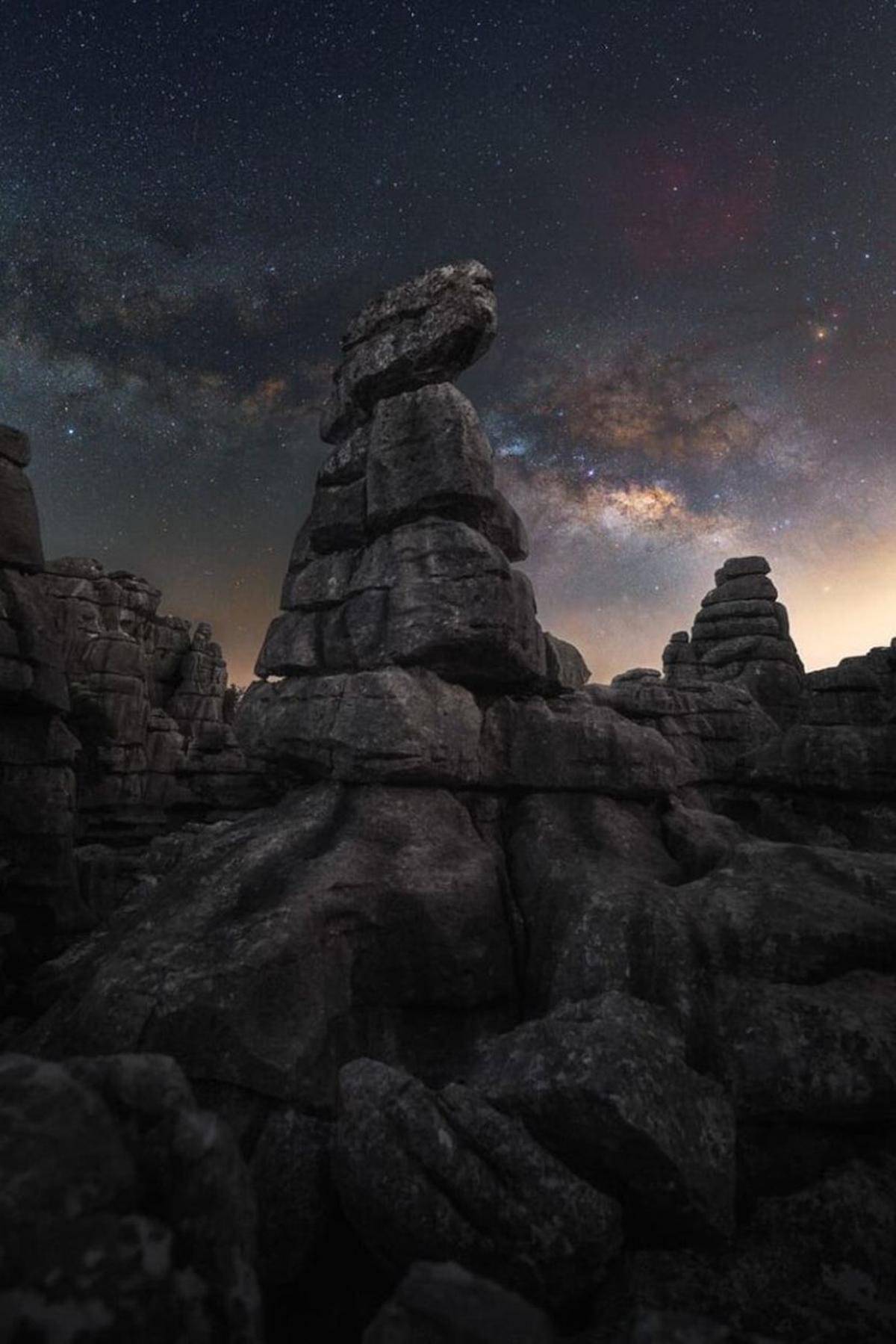 'Erosion at night'.  La imagen de Alberto Moreno de la Vía Láctea desde el Torcal de Antequera