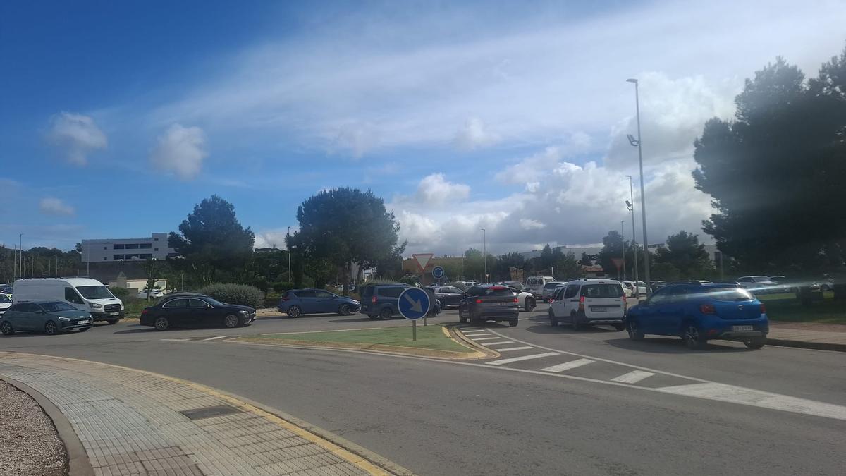 Atascos en las salidas del Parc Tecnològic en las horas punta.