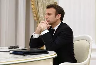 Macron pide a Putin encontrar una respuesta colectiva que evite una guerra