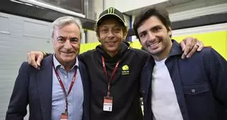 Rossi: "Cuando Márquez huele la sangre, debes responder sino te da más picotazos"