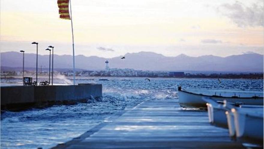 La tramuntana deixa ràfegues de més de 100 km/h a l&#039;Alt Empordà i al Ripollès