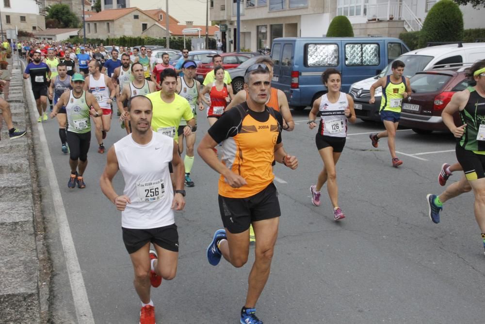 Más de medio millar de corredores completaron el espectacular y exigente recorrido de 21 kilómetros por la Costa da Vela de Cangas.