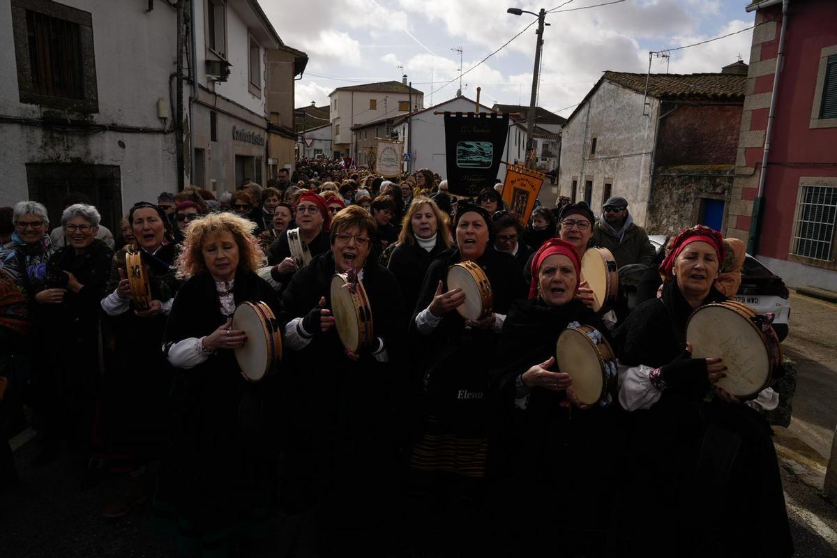 GALERÍA | Récord de águedas: 1.658 mujeres invaden Bermillo de Sayago