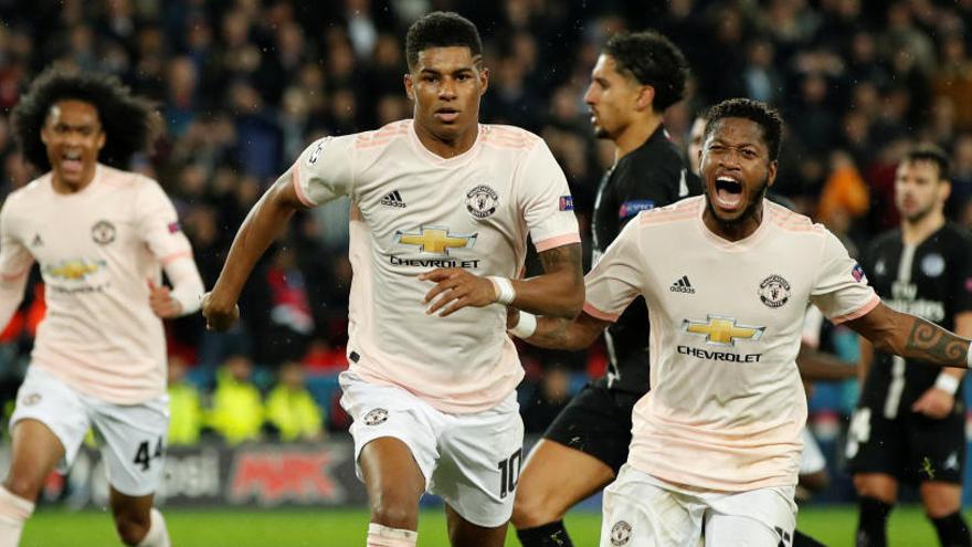 Rashford celebra su gol de penalti al PSG.