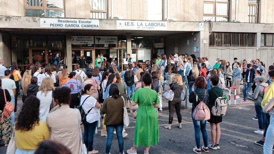 Cuatro días de exámenes para hacerse con una de las 1.145 ansiadas plazas de profesor en Canarias