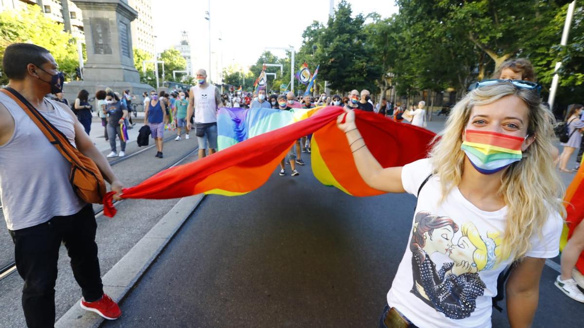 Fotogalería del el Día del Orgullo LGBTI en Zaragoza