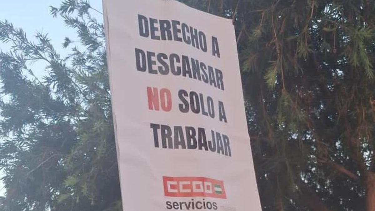Pancarta durante la manifestación de CCOO en el Plaza Mayor y McArthurGlen