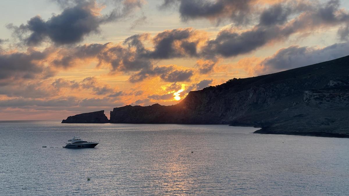 Cala Mesquida bei Sonnenaufgang.