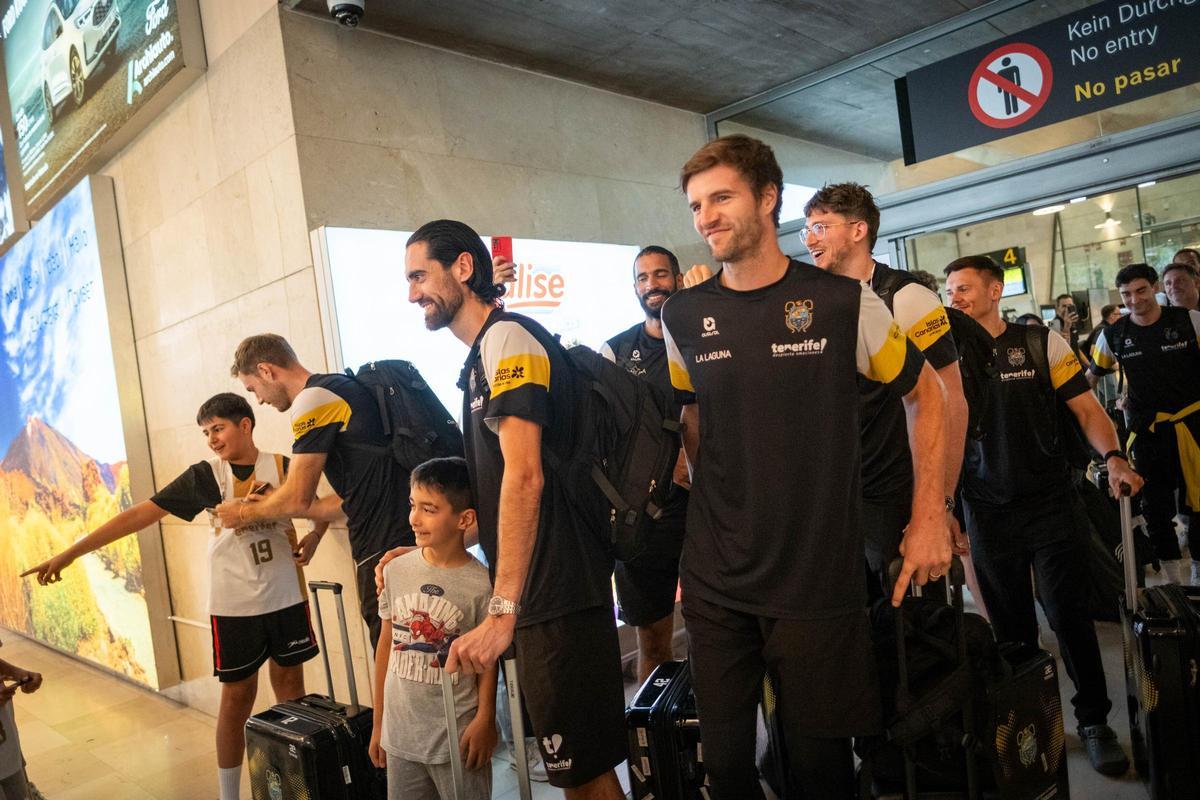 Recibimiento de la afición al CB Canarias